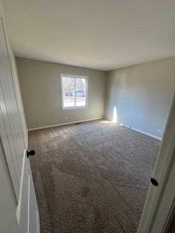 527 N Lyle Avenue, Elgin, IL 60123