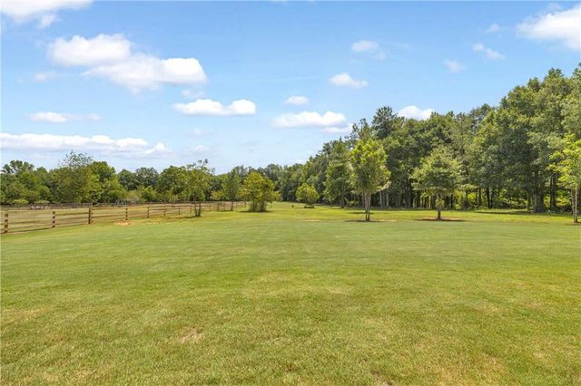 85 Woodfin Way, Social Circle, GA 30025