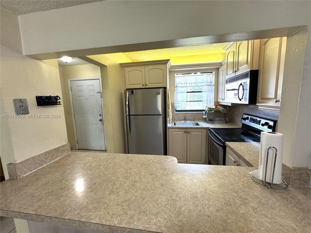 2260 W 53rd Pl 7, Hialeah, FL 33016