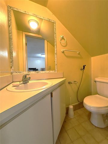 2260 W 53rd Pl 7, Hialeah, FL 33016