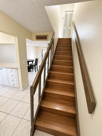 2260 W 53rd Pl 7, Hialeah, FL 33016