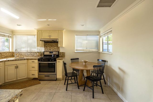 527 N N Paseo De Anza, Palm Springs, CA 92262