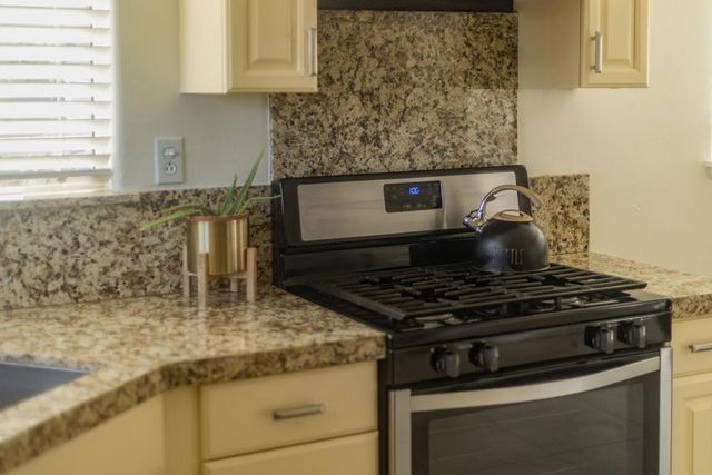 527 N N Paseo De Anza, Palm Springs, CA 92262