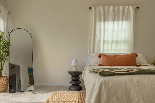 527 N N Paseo De Anza, Palm Springs, CA 92262