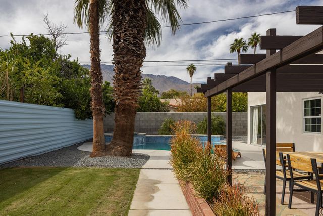 527 N N Paseo De Anza, Palm Springs, CA 92262