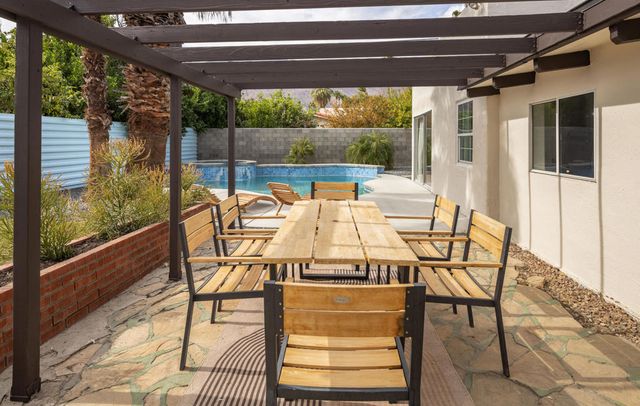 527 N N Paseo De Anza, Palm Springs, CA 92262