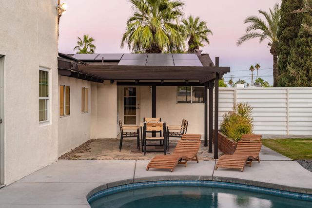 527 N N Paseo De Anza, Palm Springs, CA 92262