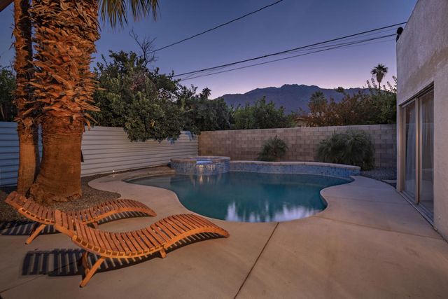 527 N N Paseo De Anza, Palm Springs, CA 92262