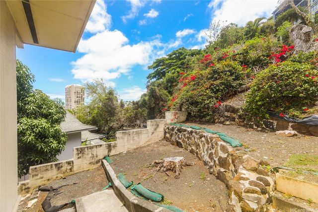 1952 Nehoa Place, Honolulu, HI 96822