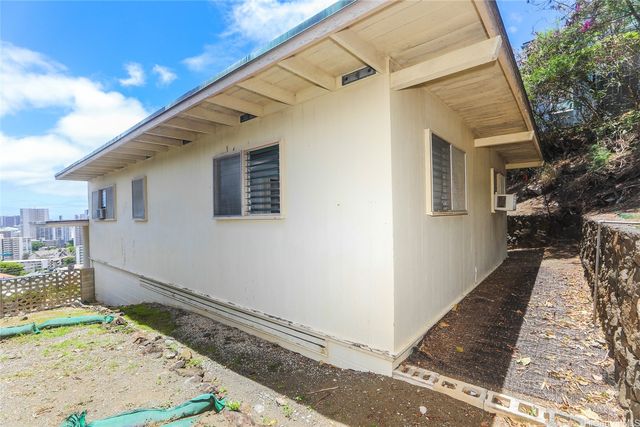 1952 Nehoa Place, Honolulu, HI 96822