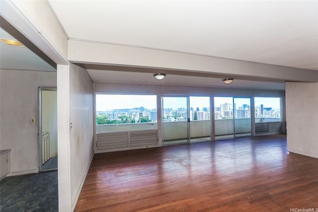 1952 Nehoa Place, Honolulu, HI 96822