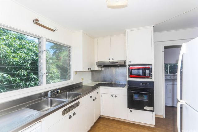 1952 Nehoa Place, Honolulu, HI 96822