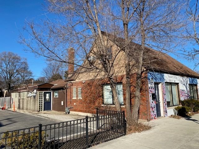 1717 howard Street, Evanston, IL 60202