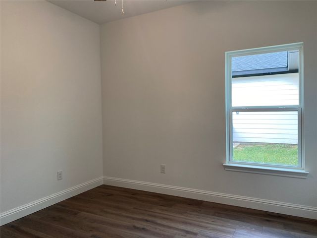 123 E 13th Avenue, Corsicana, TX 75110