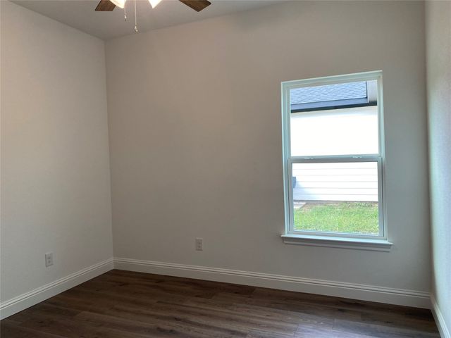 123 E 13th Avenue, Corsicana, TX 75110