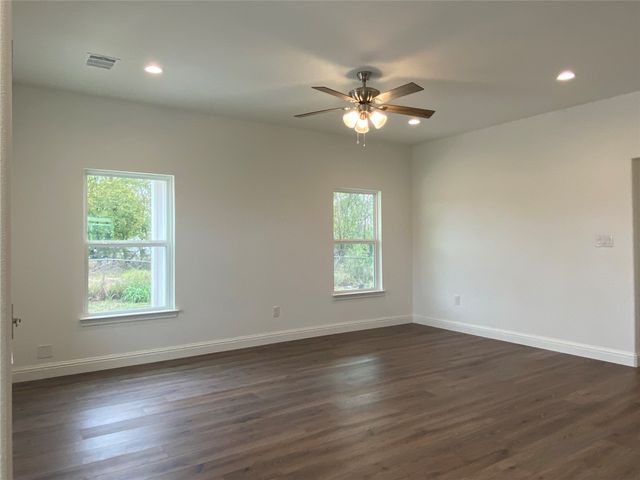 123 E 13th Avenue, Corsicana, TX 75110