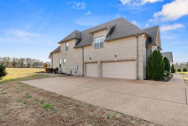 70 Cherokee Dock Rd, Lebanon, TN 37087