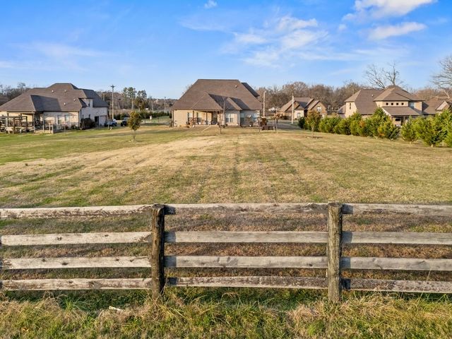 70 Cherokee Dock Rd, Lebanon, TN 37087