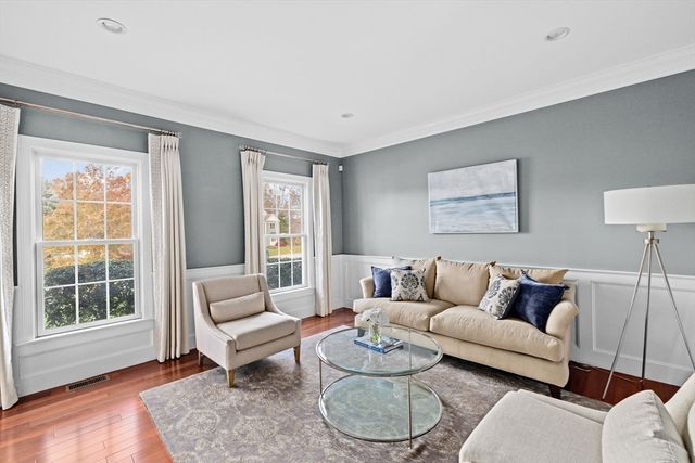 9 Cranberry Ln, Hingham, MA 02043