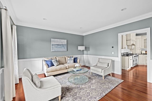 9 Cranberry Ln, Hingham, MA 02043