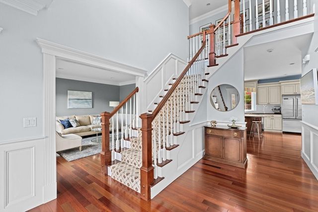 9 Cranberry Ln, Hingham, MA 02043