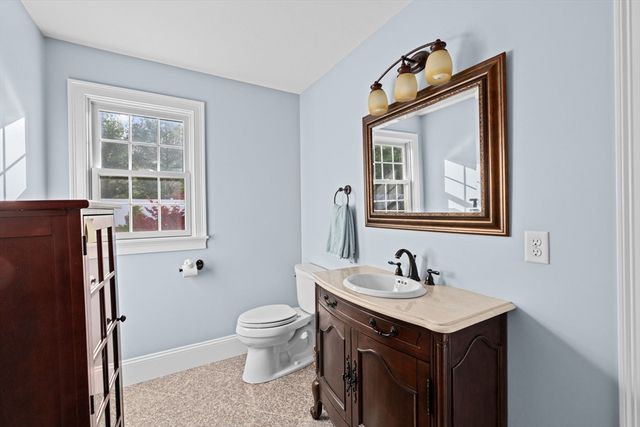 9 Cranberry Ln, Hingham, MA 02043