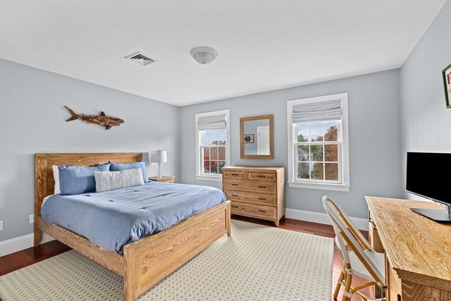 9 Cranberry Ln, Hingham, MA 02043