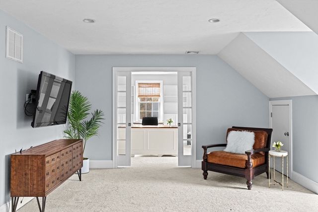 9 Cranberry Ln, Hingham, MA 02043