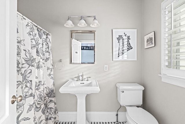 9 Cranberry Ln, Hingham, MA 02043