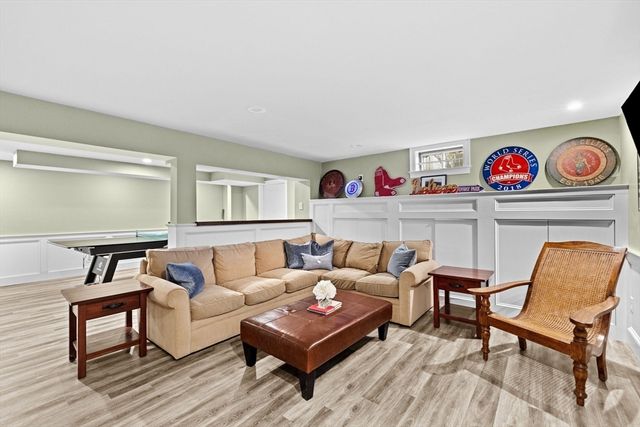 9 Cranberry Ln, Hingham, MA 02043