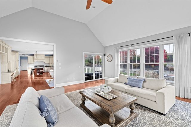 9 Cranberry Ln, Hingham, MA 02043