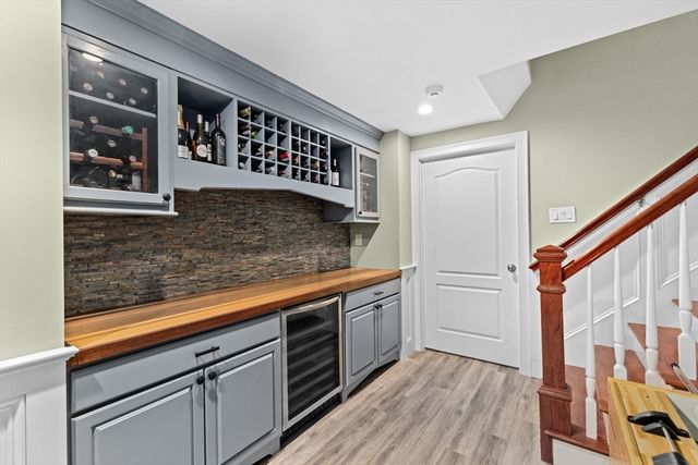 9 Cranberry Ln, Hingham, MA 02043