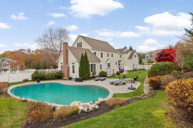 9 Cranberry Ln, Hingham, MA 02043