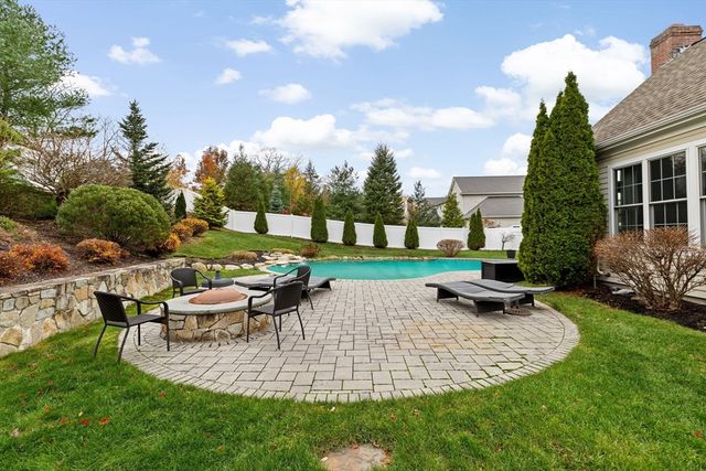 9 Cranberry Ln, Hingham, MA 02043