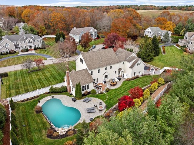 9 Cranberry Ln, Hingham, MA 02043