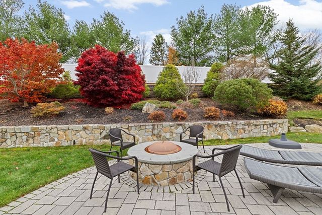 9 Cranberry Ln, Hingham, MA 02043