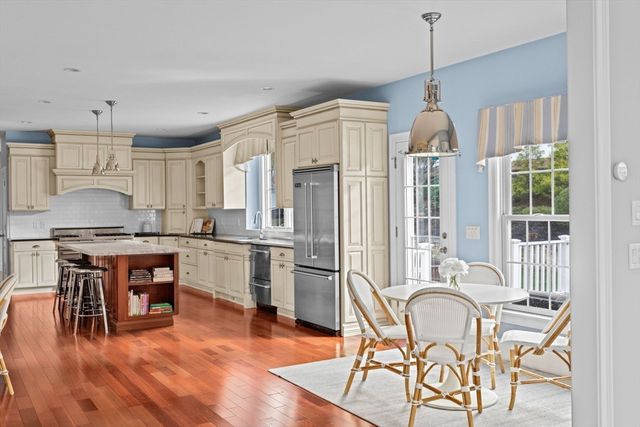 9 Cranberry Ln, Hingham, MA 02043