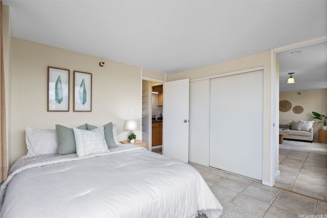 1060 Kamehameha Highway 806B, Pearl City, HI 96782