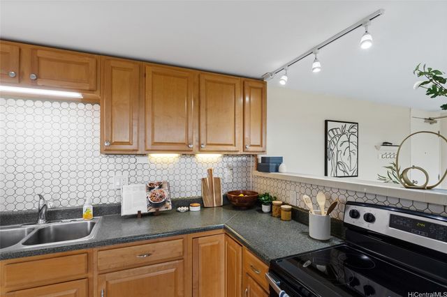 1060 Kamehameha Highway 806B, Pearl City, HI 96782
