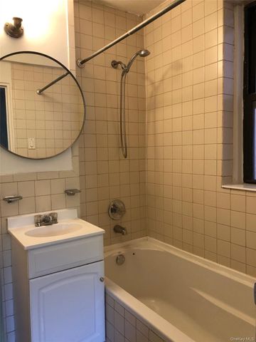 102-35 64th Road 3K, Forest Hills, NY 11375