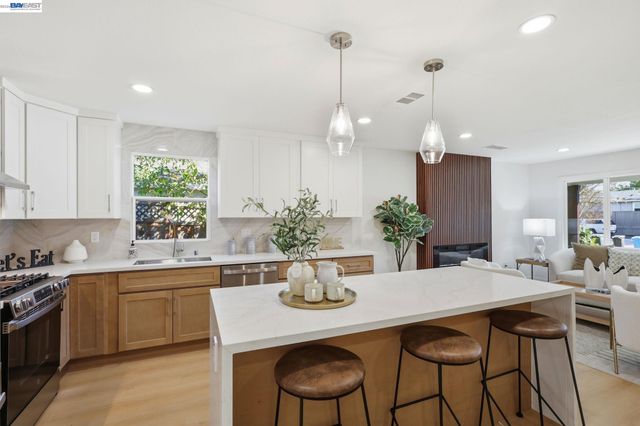 2638 Eaton Ave, Redwood City, CA 94062
