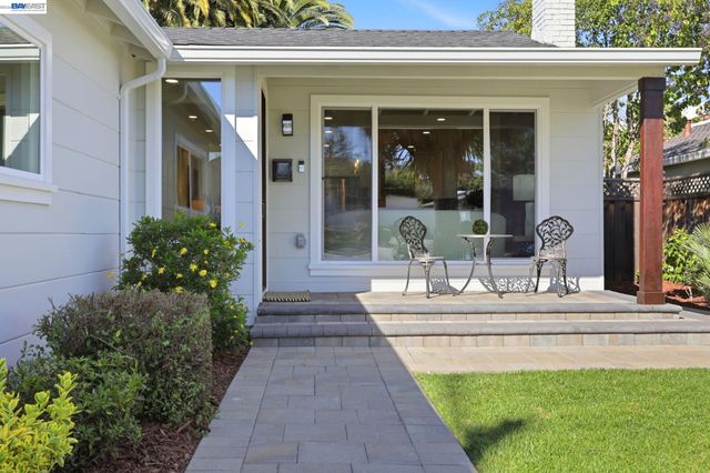 2638 Eaton Ave, Redwood City, CA 94062