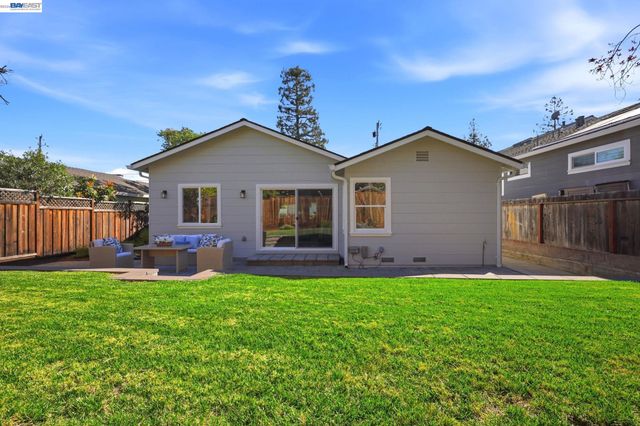 2638 Eaton Ave, Redwood City, CA 94062
