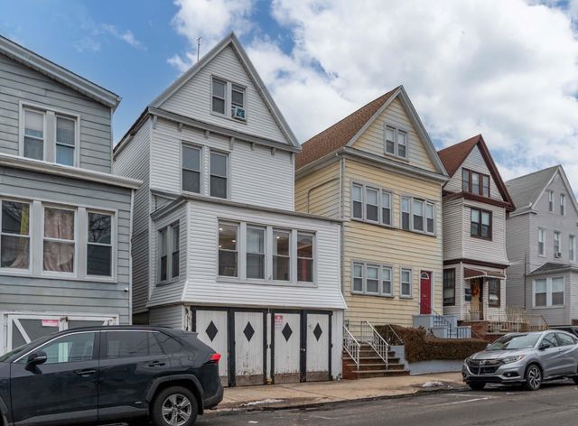 46 EAST 28TH ST, Bayonne, NJ 07002