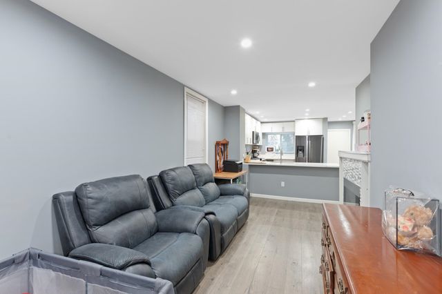 46 EAST 28TH ST, Bayonne, NJ 07002