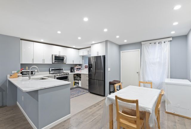 46 EAST 28TH ST, Bayonne, NJ 07002