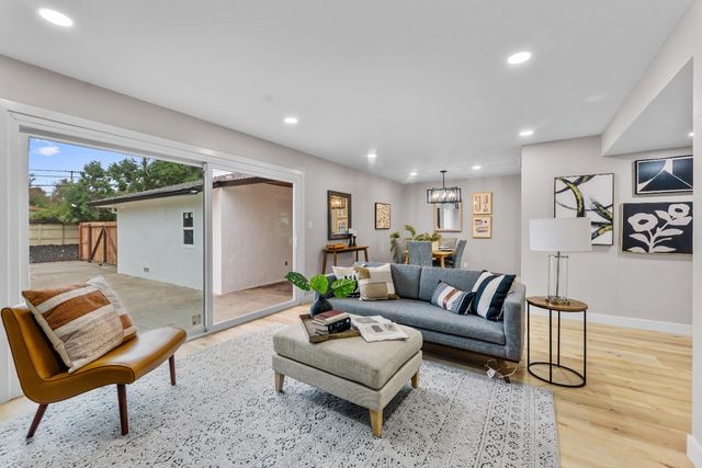 6200 Kiernan Dr, Carmichael, CA 95608