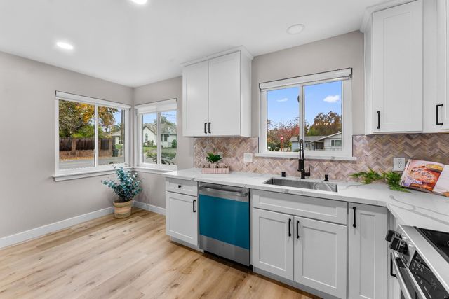 6200 Kiernan Dr, Carmichael, CA 95608