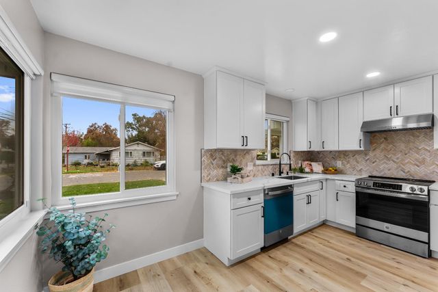 6200 Kiernan Dr, Carmichael, CA 95608