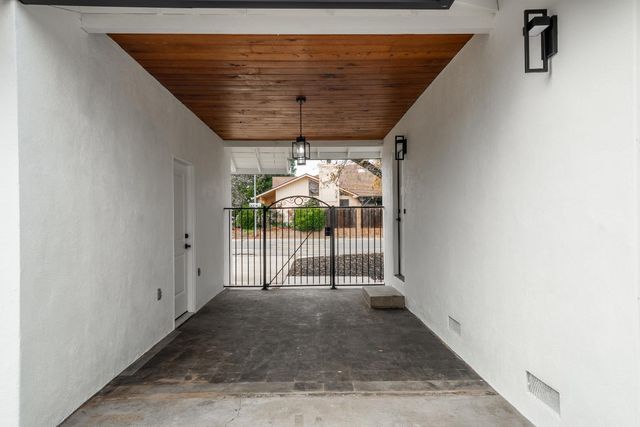 6200 Kiernan Dr, Carmichael, CA 95608